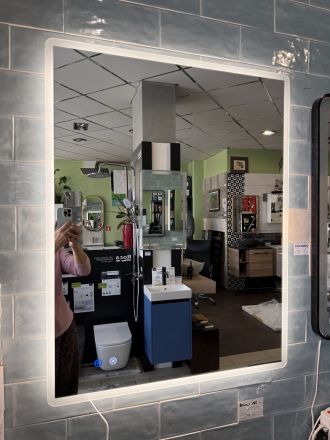 ALICANTE M правоъгълно огледало 60х80см с лед осветление и плака срещу изпотяване