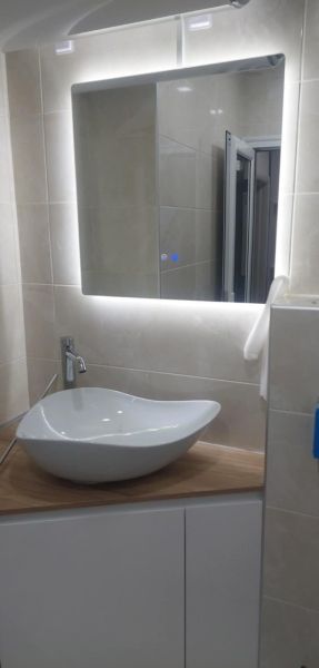 CUTPLACE Мебел за баня с плот за стенен монтаж