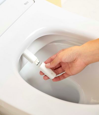 ONA In-Wash стенна тоалетна с електронно биде и капак с плавно падане с подгряване